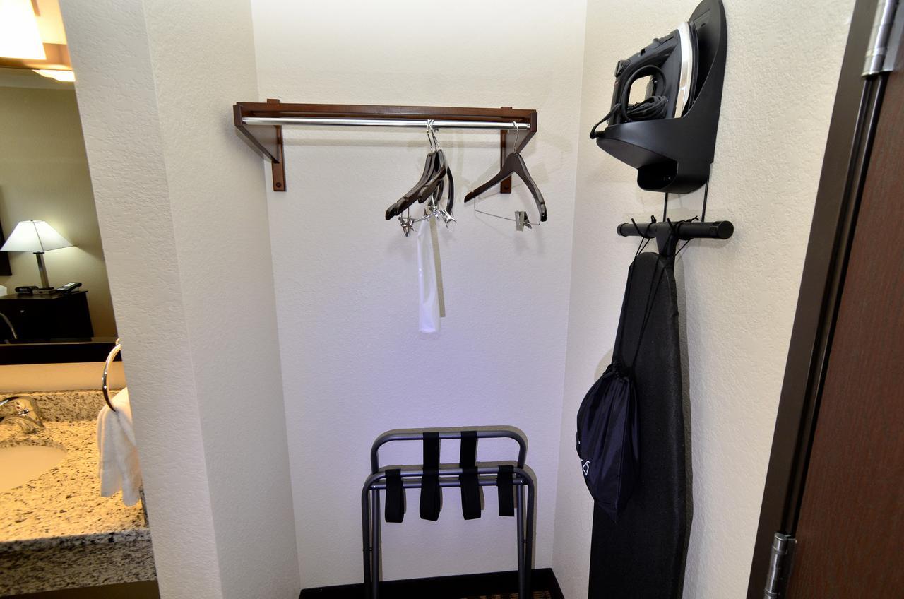 Cobblestone Inn & Suites - Manning Luaran gambar