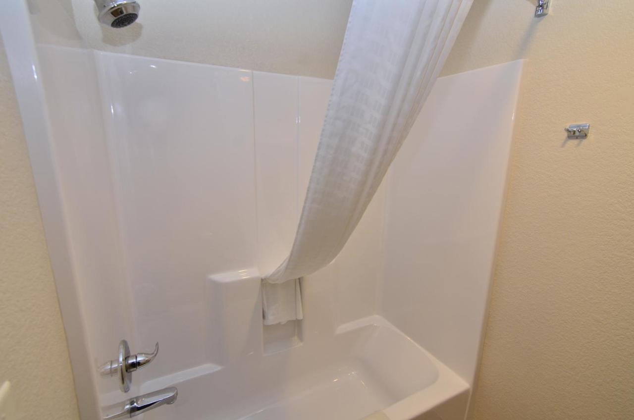 Cobblestone Inn & Suites - Manning Luaran gambar