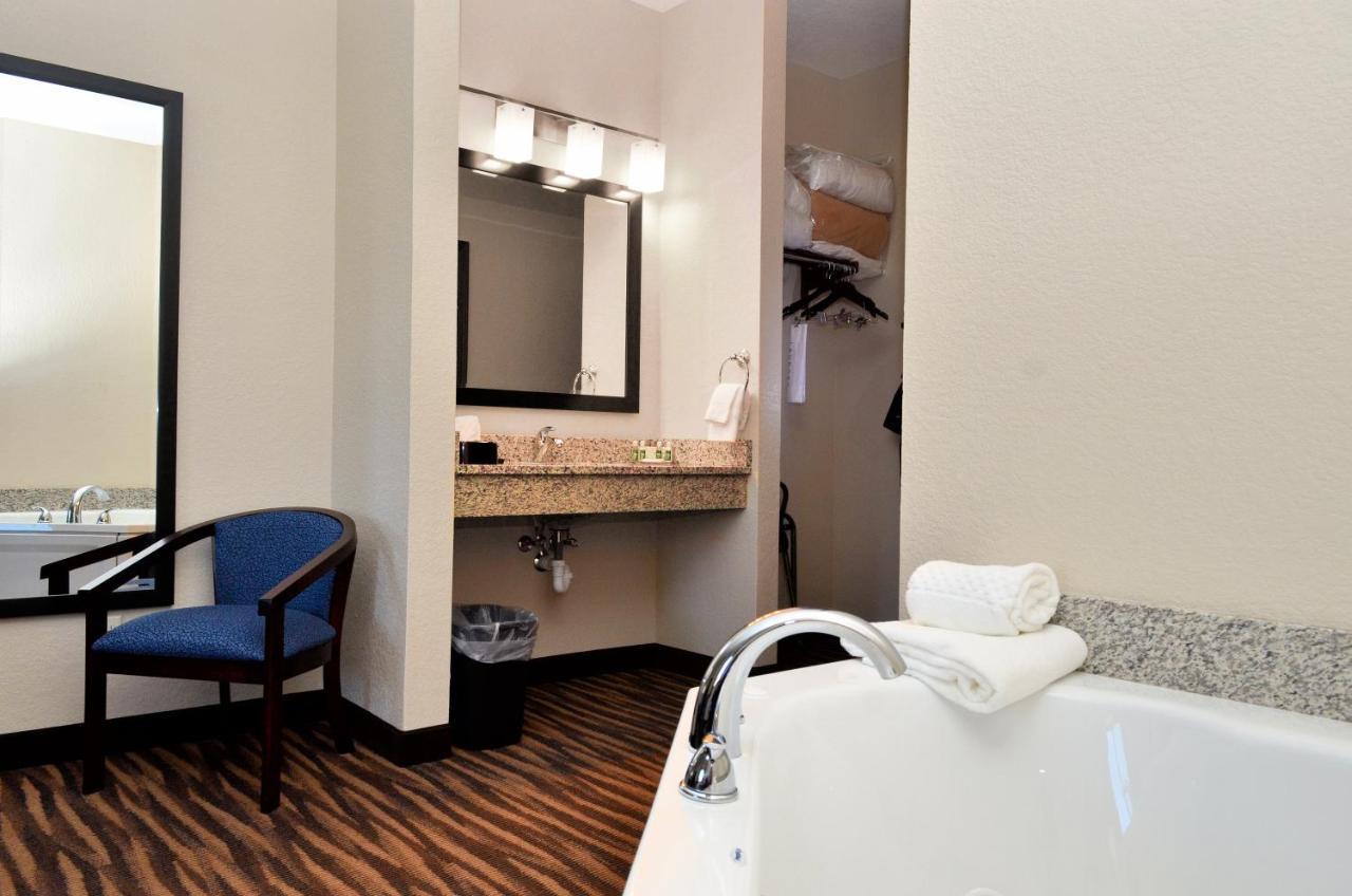 Cobblestone Inn & Suites - Manning Luaran gambar